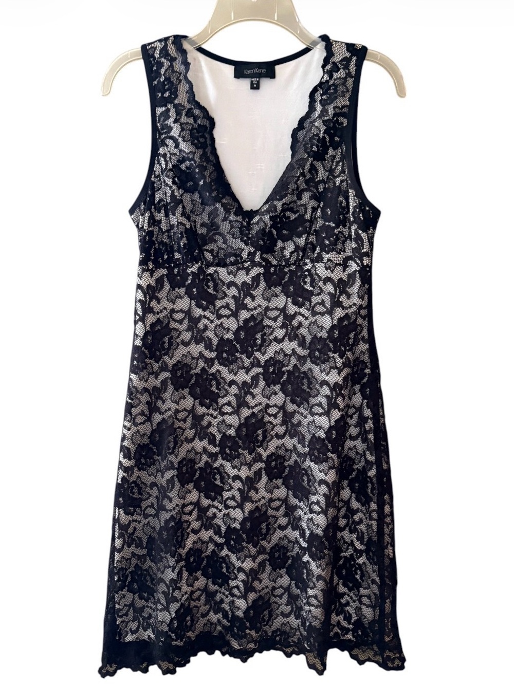 Karen Kane Black and White sleeveless lace, scalloped V-neckline Size M